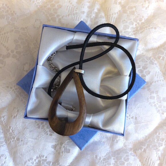 NEW Bauxo Black Leather Necklace with Brown Handmade Oval Wooden Pendant - Picture 5 of 6